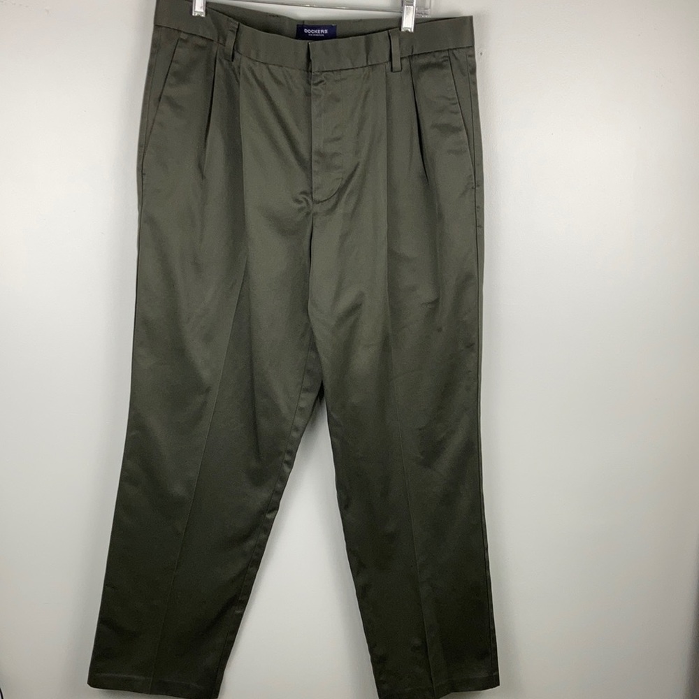 Pleated Green Dockers Classic Fit